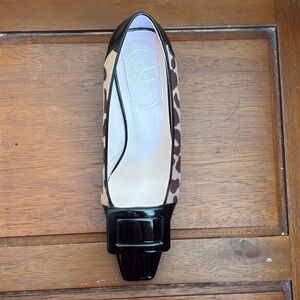 Roger Vivier Black and Leopard Print 2 inch heel.